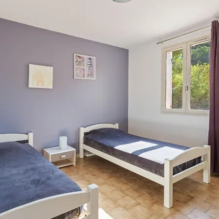 Charming Holiday In Presqu'ile De Giens With Garden