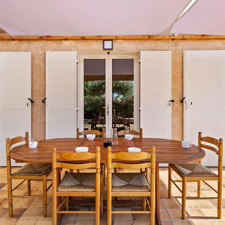 Charming Holiday In Presqu'ile De Giens With Garden Йер