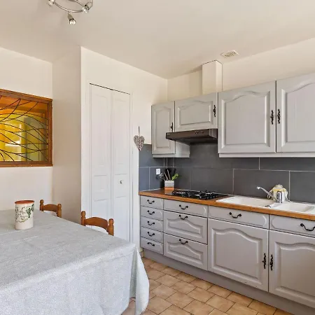 Charming Holiday In Presqu'ile De Giens With Garden