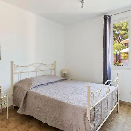 Charming Holiday In Presqu'ile De Giens With Garden Йер