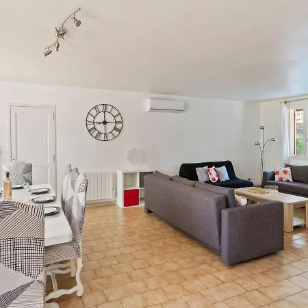 Charming Holiday In Presqu'ile De Giens With Garden Дом отдыха *