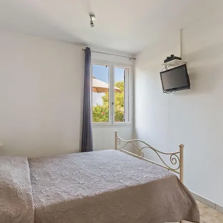 Holiday home Charming Holiday In Presqu'ile De Giens With Garden